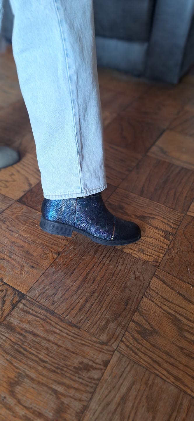 Customer photo review of Vintage Handmade Embossed Dragonfly Flat Shoes