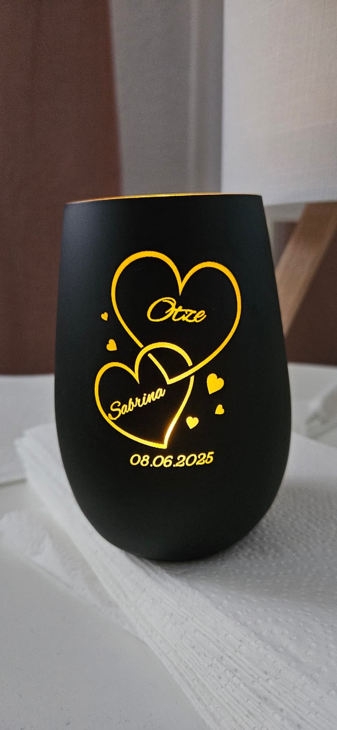 Customer photo review of Verbundene Herzen - Personalisiertes Windlicht