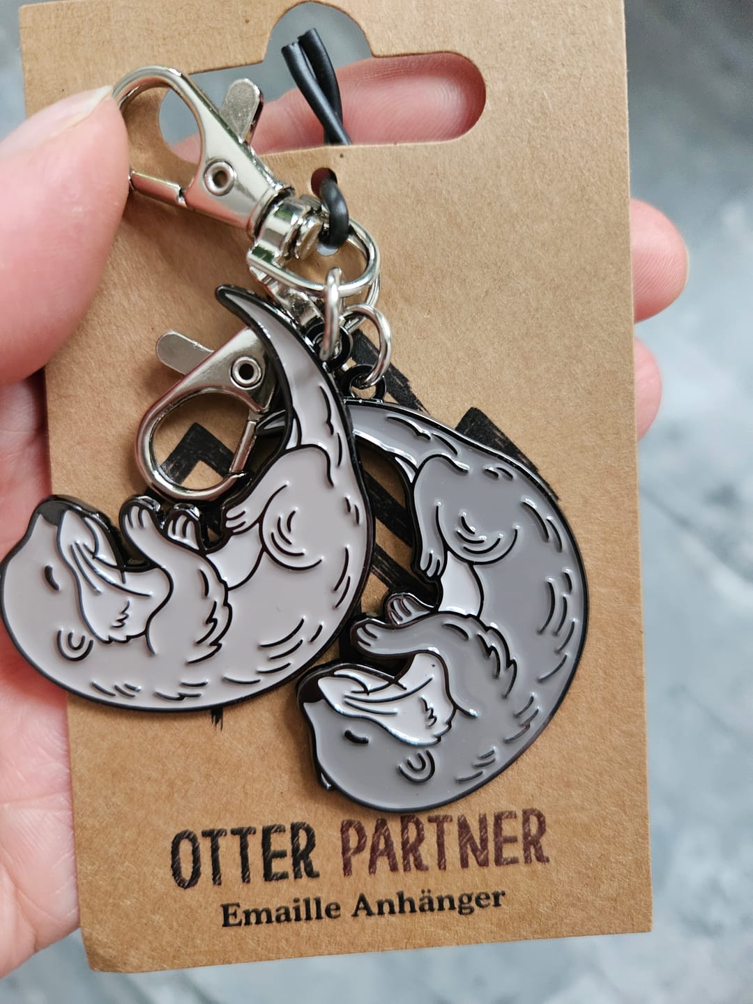 Customer photo review of Emaille Anhänger - Otter Partner