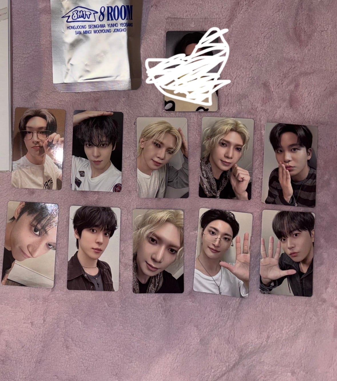 Customer photo review of ATEEZ - 8ROOM 7TH ANNIVERSARY POP-UP OFFICIAL MD RANDOM PHOTOCARD PACK ver.B