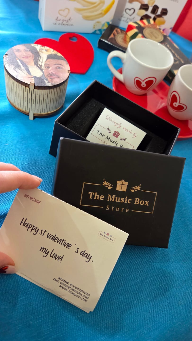 Customer photo review of Cylindrical Wind-up Music Box
