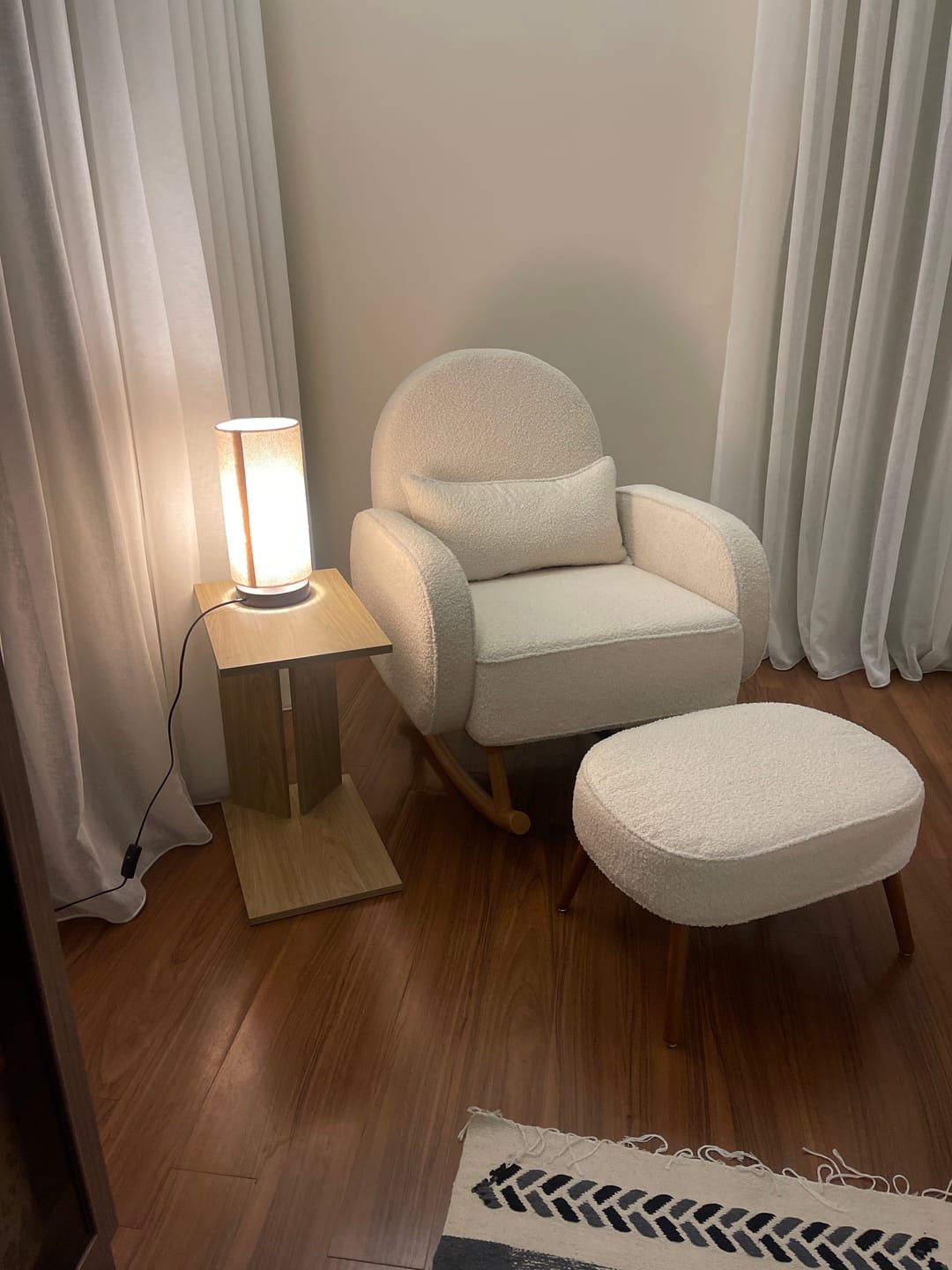 Customer photo review of Mommi Nursing Chair