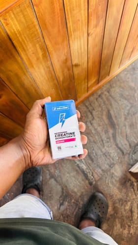 Customer holding the box of Wellcore Pure Micronised Creatine Monohydrate in their hand.