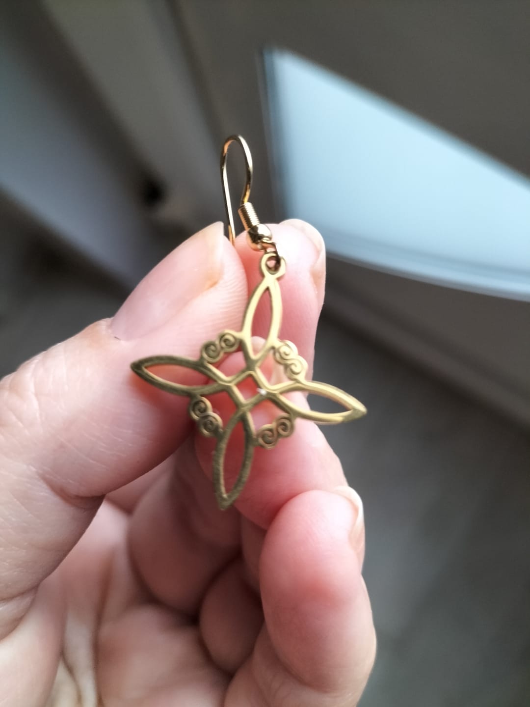 Customer photo review of Boucles d'Oreilles "Protection Enchantée" en Noeud de Sorcière