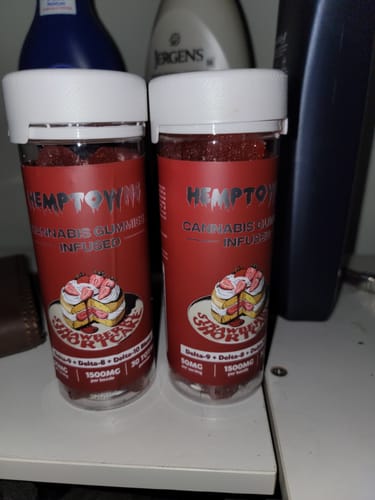 Customer photo review of Delta-8 + Delta-9 + Delta-10 THC Gummies 1500MG