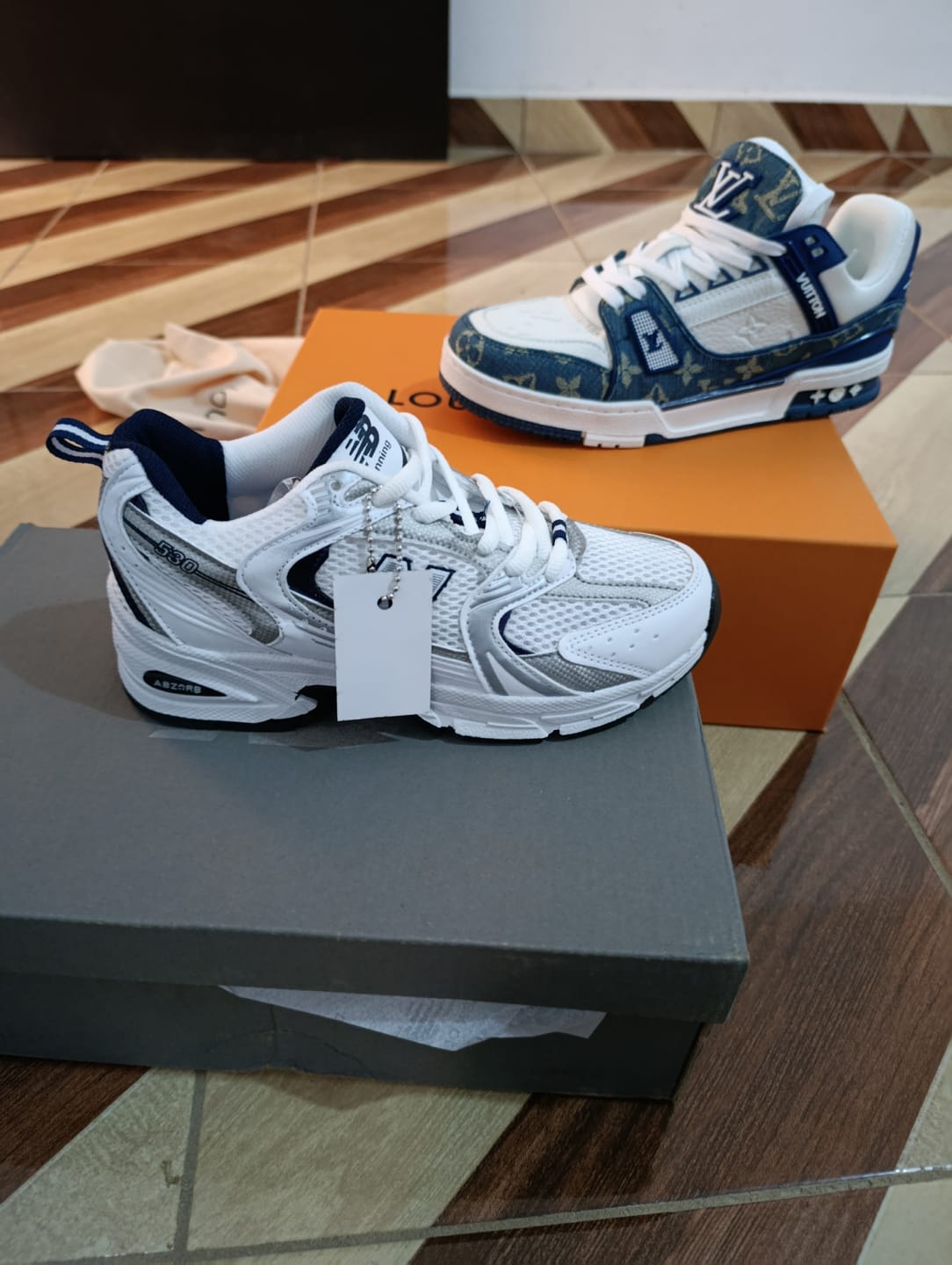 Customer photo review of Tenis New Balance 530 Blanco Marino Plata 1.1 Premium