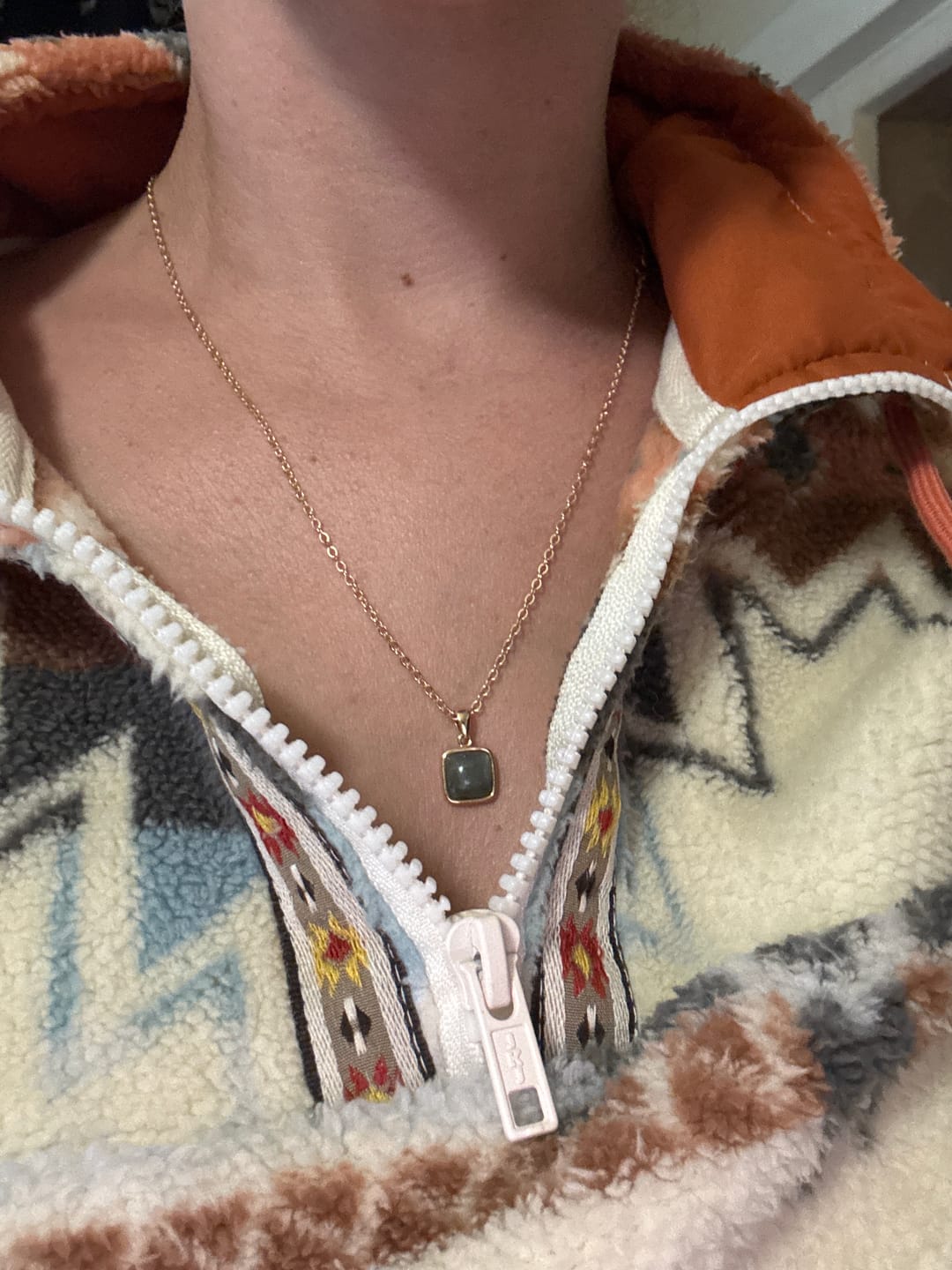 Customer photo review of Pendentif "Bouclier de Lumière" en Labradorite