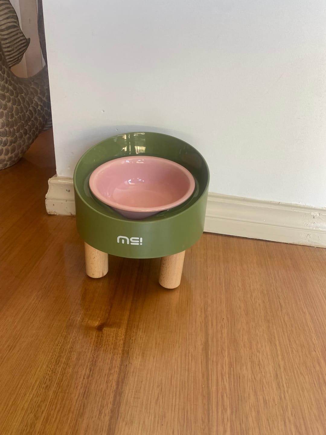 Customer photo review of Makesure Rolls Elevated Ceramic Pet Bowl with Wooden Stand