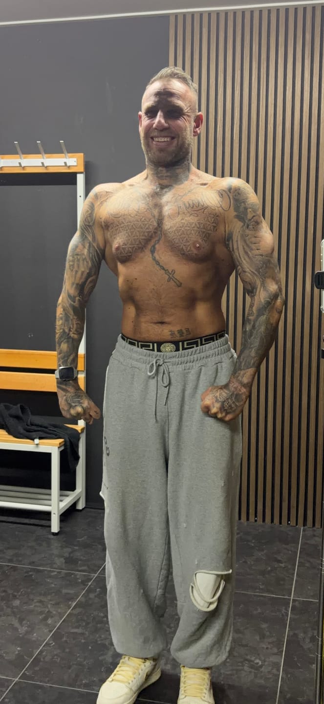 Customer photo review of 2054 - Gold's Iron Legacy Layered Joggers