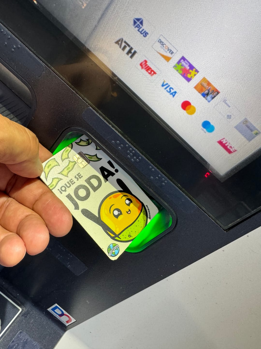 Customer photo review of Que Se Joda - Sticker para Tarjeta de Crédito