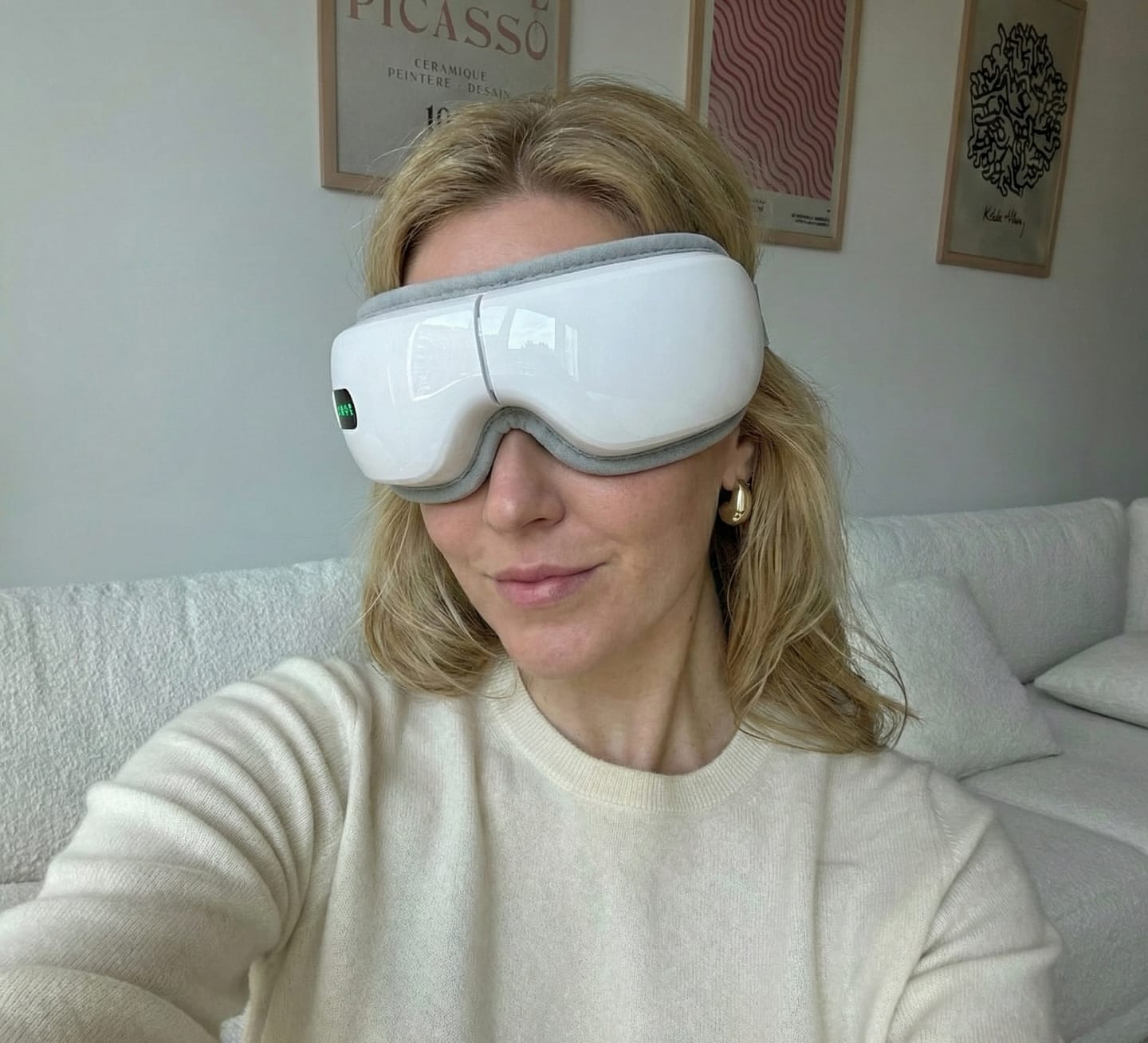 Customer photo review of NivaEye Massager