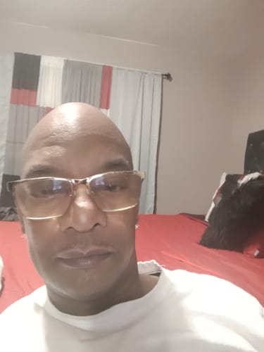 Reviewer looking relaxed in a selfie after trying Bubba Kush Smalls.