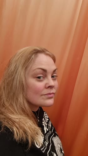 Customer with blonde hair and visible darker regrowth before using the Sunkissed Starter Kit.