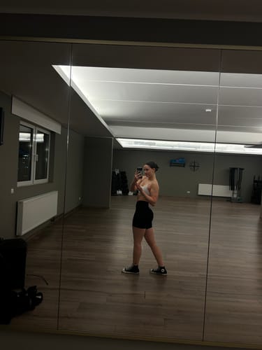 Customer photo review of DIVINE Scrunch Shorts - Deep Black