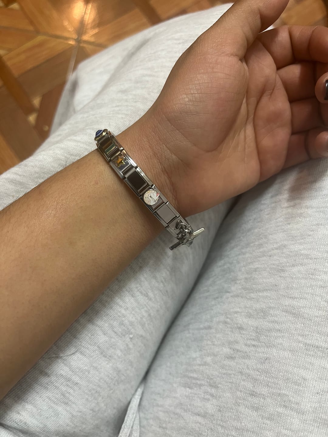Customer photo review of Charm Gatiti blanco