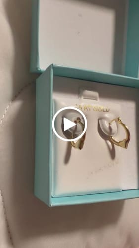 Customer video review of 14 k $99‼️ Heart Gold Fancy Hoops 🤯 JTJ™