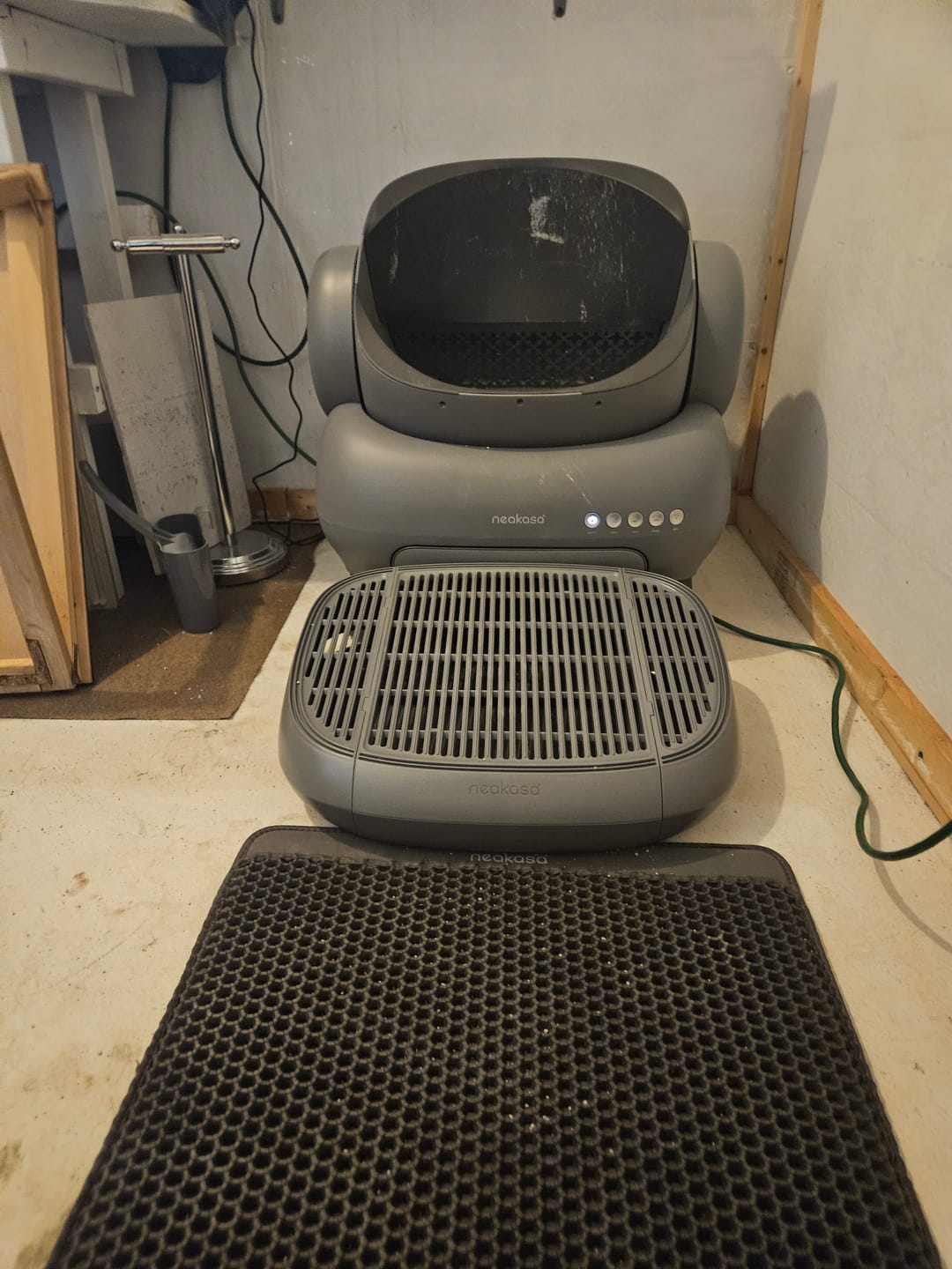 Customer photo review of Neakasa M1 Plus Open Top Self-Cleaning Cat Litter Box