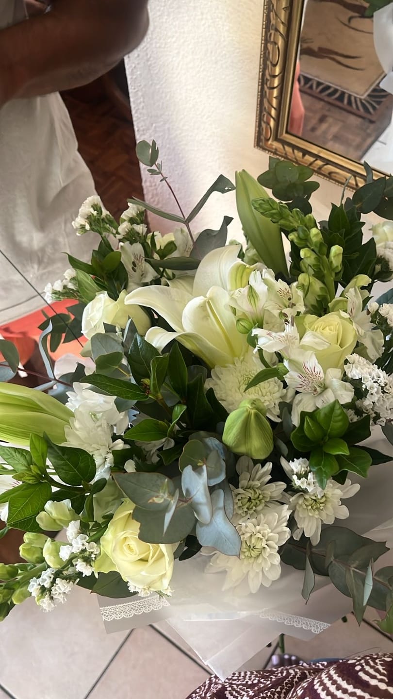 Customer photo review of Classic White Bouquet