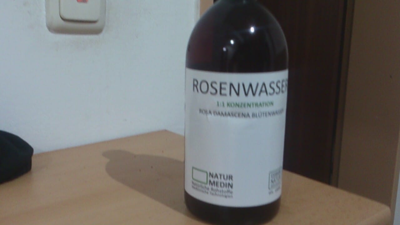 Customer photo review of Rosenwasser Erfrischendes Gesichtswasser 100% Natur