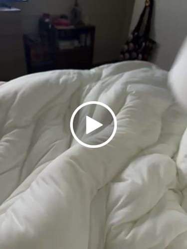 Customer video review of MarshMellow Comforter