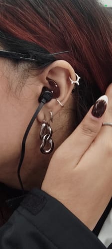 Customer photo review of Par Arracada Con Dije Irregular 2 en 1