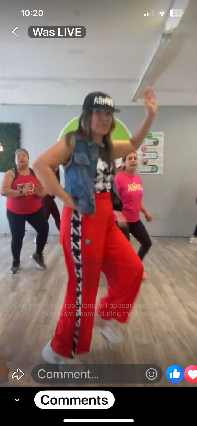 Customer photo review of Zumba Amour Z-Lift High Neck Crop Tank