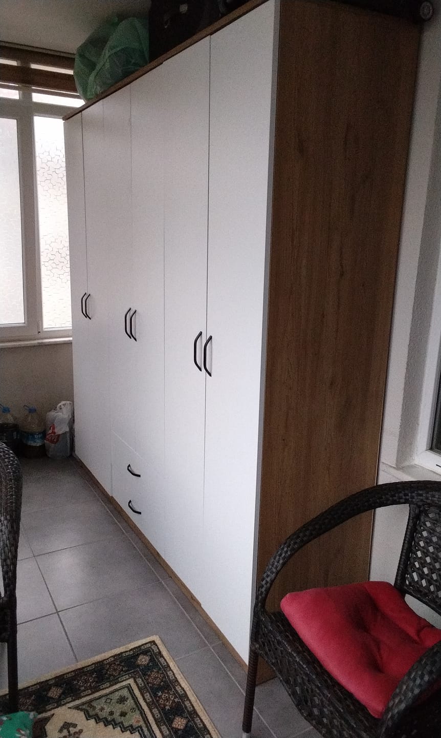 Customer photo review of Rani BA111 Geniş Gardırop Elbise Dolabı 6 Kapaklı 2 Çekmeceli 5 Raflı 3 Askılı Sepet Ceviz - Beyaz