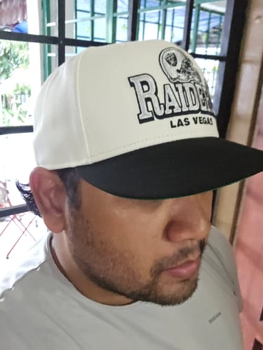 Customer photo review of 9FIFTY Las Vegas Raiders Stack Script 2-Tone Black Visor Chrome White Snapback