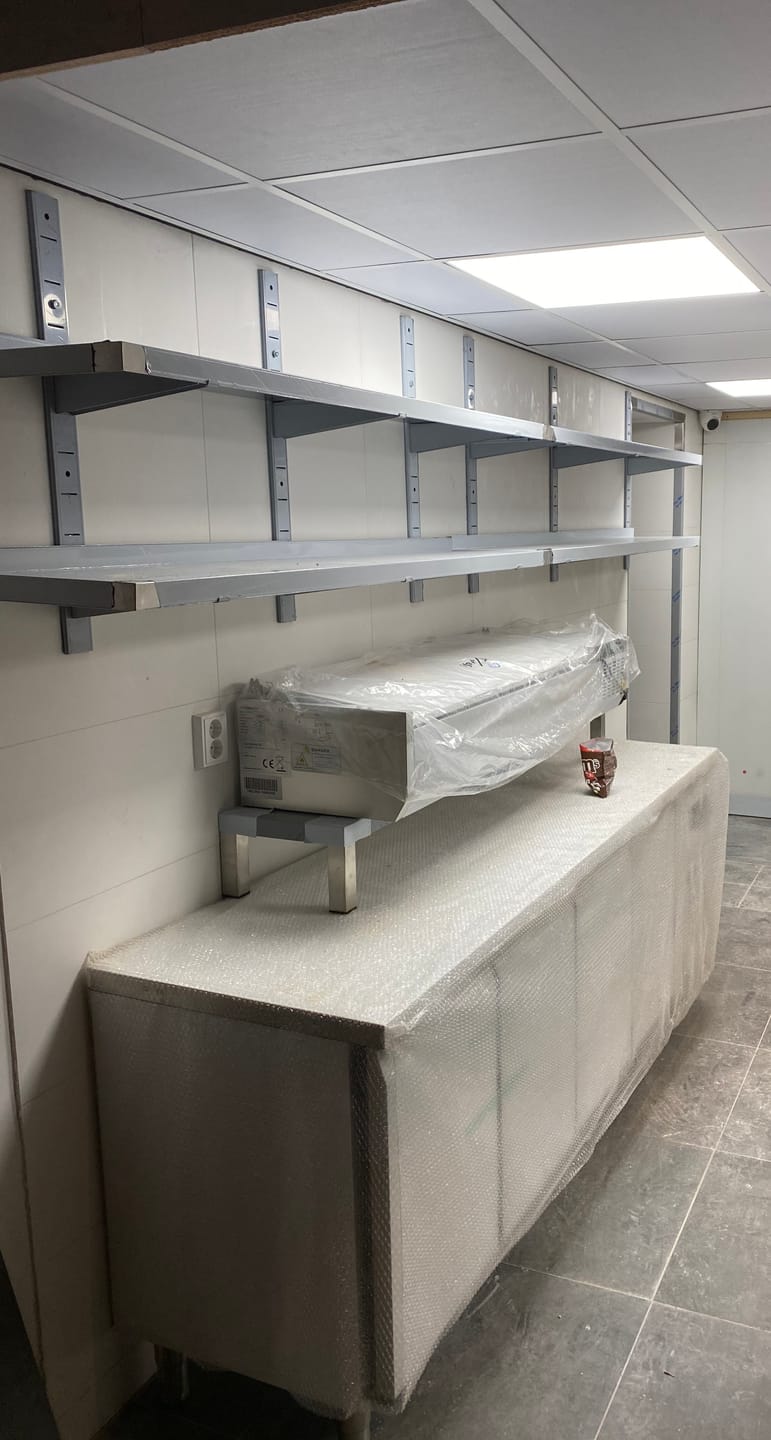 Customer photo review of RVS Wandplank | Dubbel schap | Compleet set | 1800x300x700mm