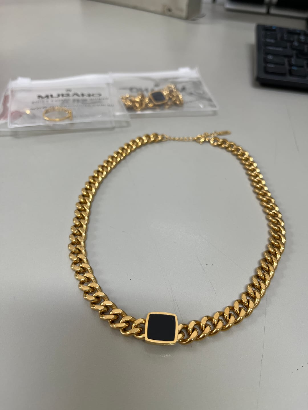 Customer photo review of Colar Corrente Pedra Onix Quadrada Banhado em Ouro 18K