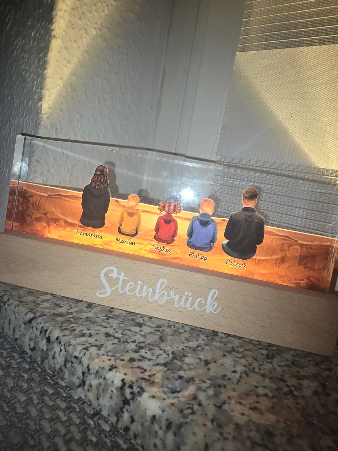Customer photo review of Familie - Personalisierter LED Aufsteller mit der ganzen Familie