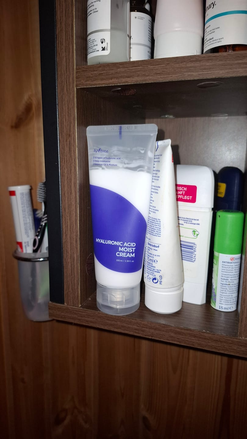 Customer photo review of Krēms dziļai ādas mitrināšanai ar hialuronskābe IsNtree Hyaluronic Acid Moist Cream