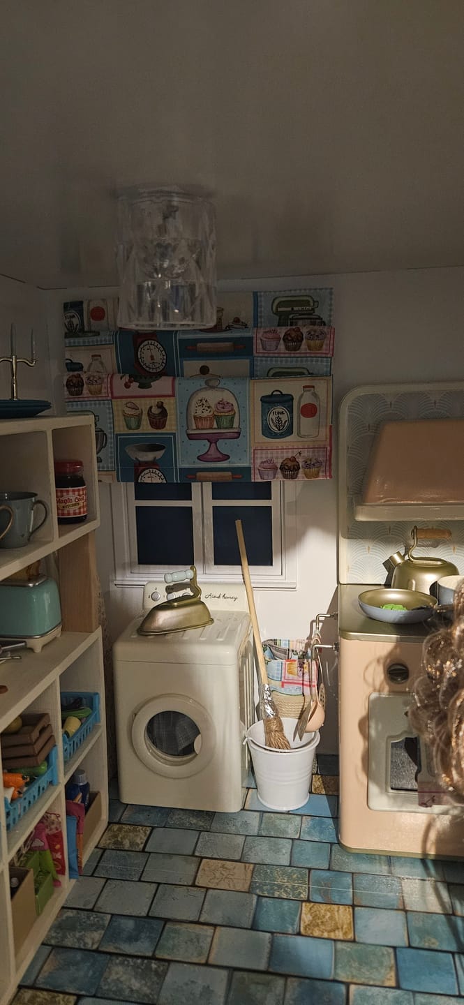 Customer photo review of Washing Machine -1/6 Scale Dollhouse Miniature-Door can Open