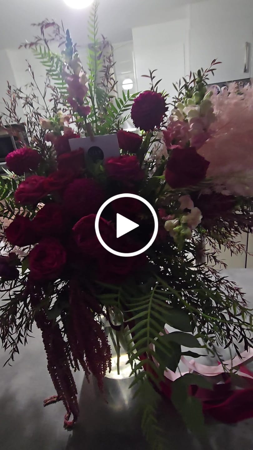 Customer video review of BAE Extra Large Vase Arrangement