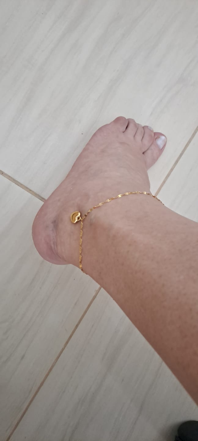 Customer photo review of Tornozeleira Love Banhado em Ouro 18K