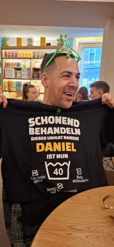 Customer photo review of Lustiges Geburtstags Shirt - Schonend Behandeln - Personalisierbares Herren T-Shirt