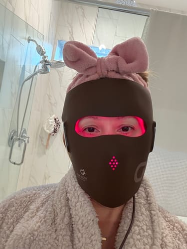 Customer photo review of JOVS 4D Laser Light Therapy Mask