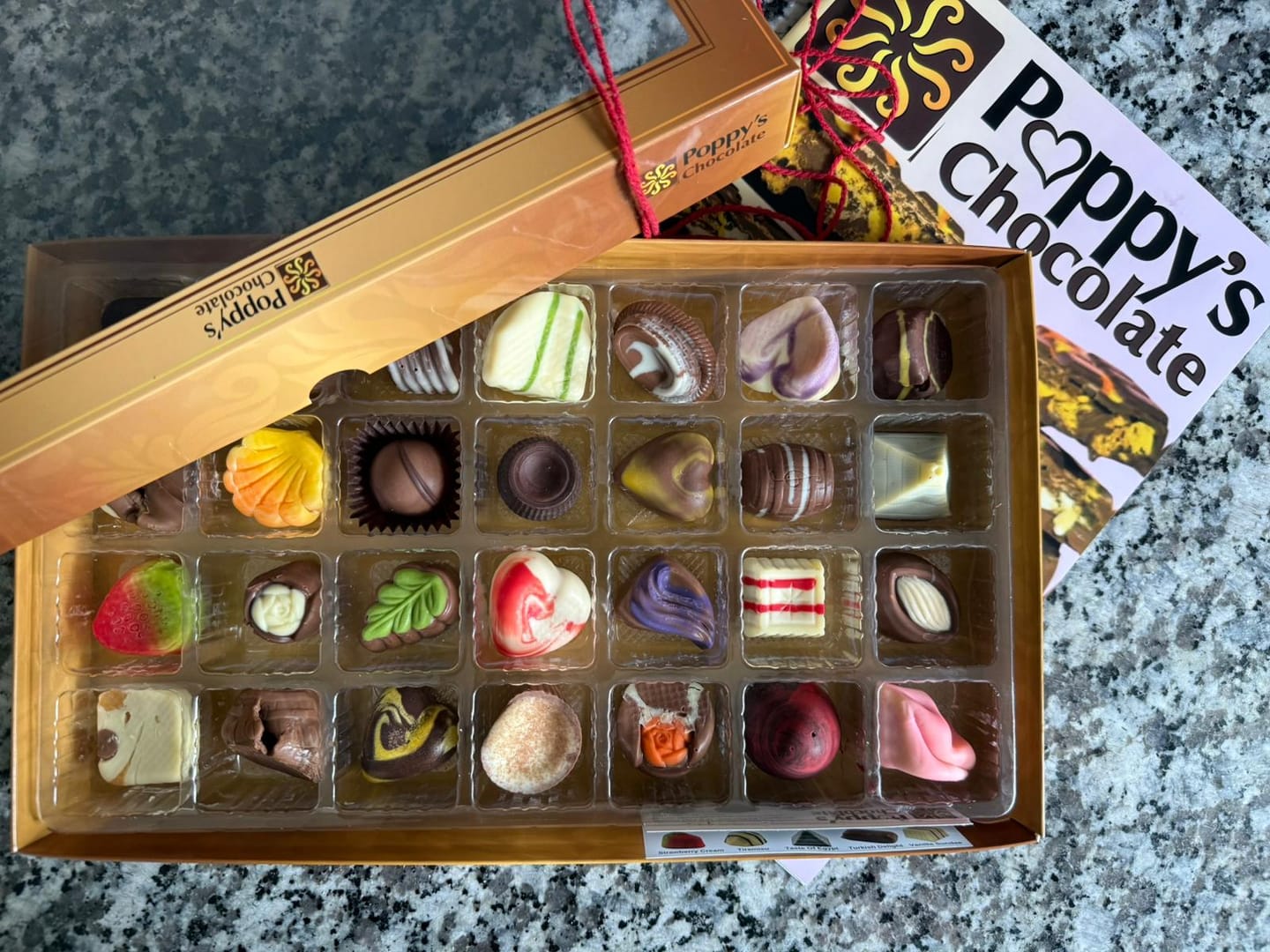 Customer photo review of Gift Box 28 gourmet chocolates