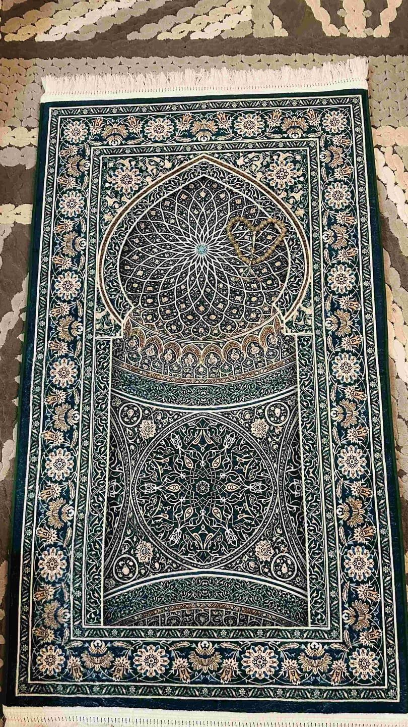 Customer photo review of Emerald Padded Prayer Mat
