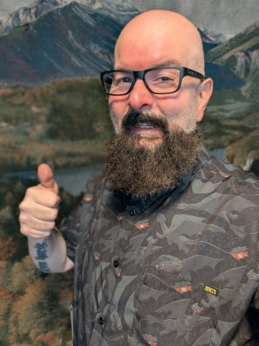 Customer gives a thumbs-up while wearing the dark "Unleash the Fury" KUNUFLEX shirt with its detailed Toothless pattern.