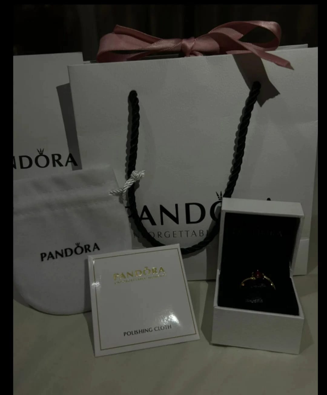 Customer photo review of ANILLO PANDORA PINCESA DISNEY BELLA Y LA BESTIA ROSA ENCANTADA ORO 14K