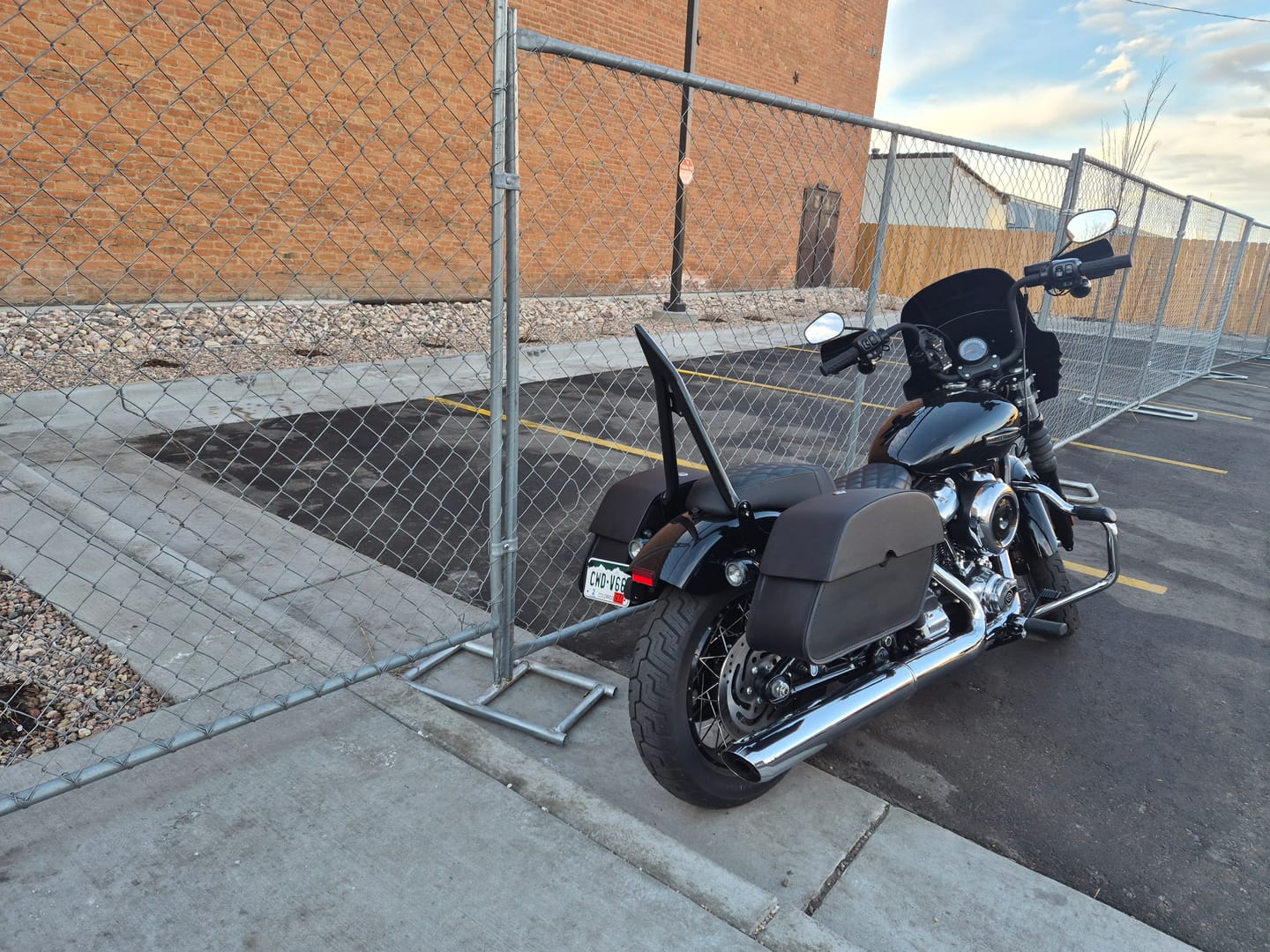 Customer photo review of 28L - Panzer Medium Quick Mount Leather Saddlebags For Harley Softail Street Bob FXBB