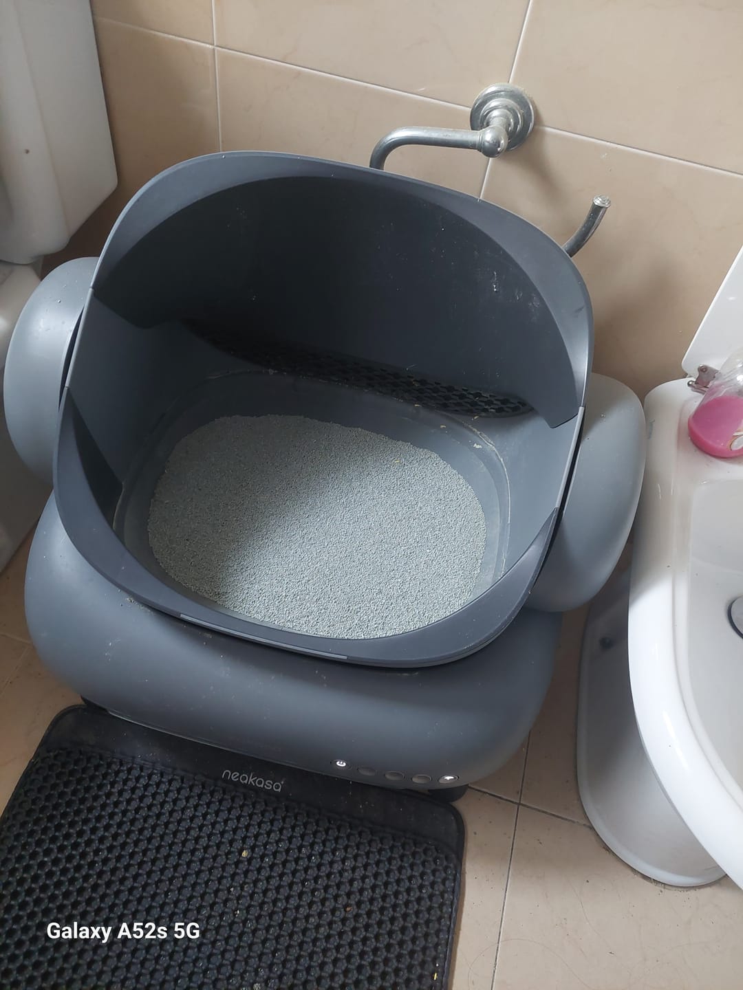 Customer photo review of Neakasa M1 Plus Open Top Self-Cleaning Cat Litter Box
