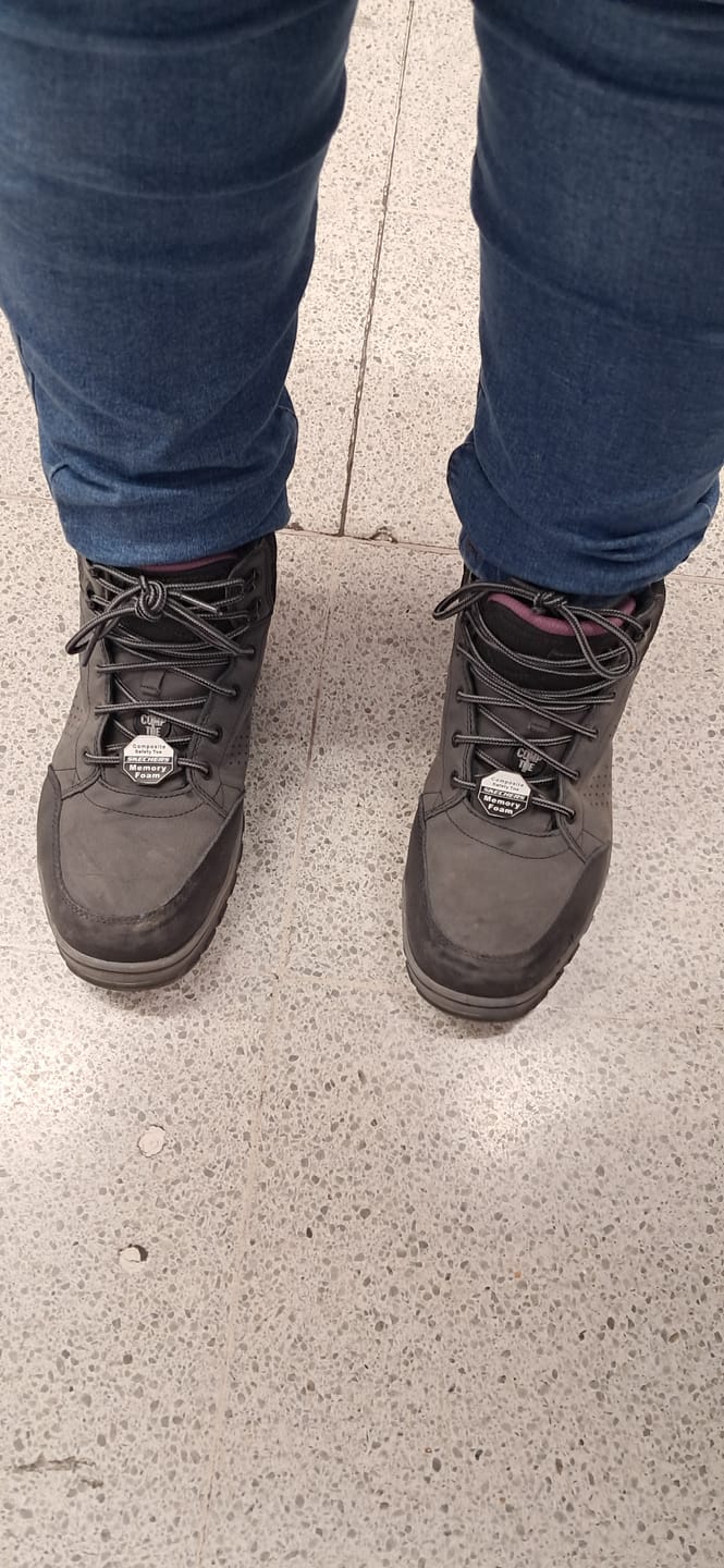 Customer photo review of Skechers Botín Mujer Seguridad Mccoll