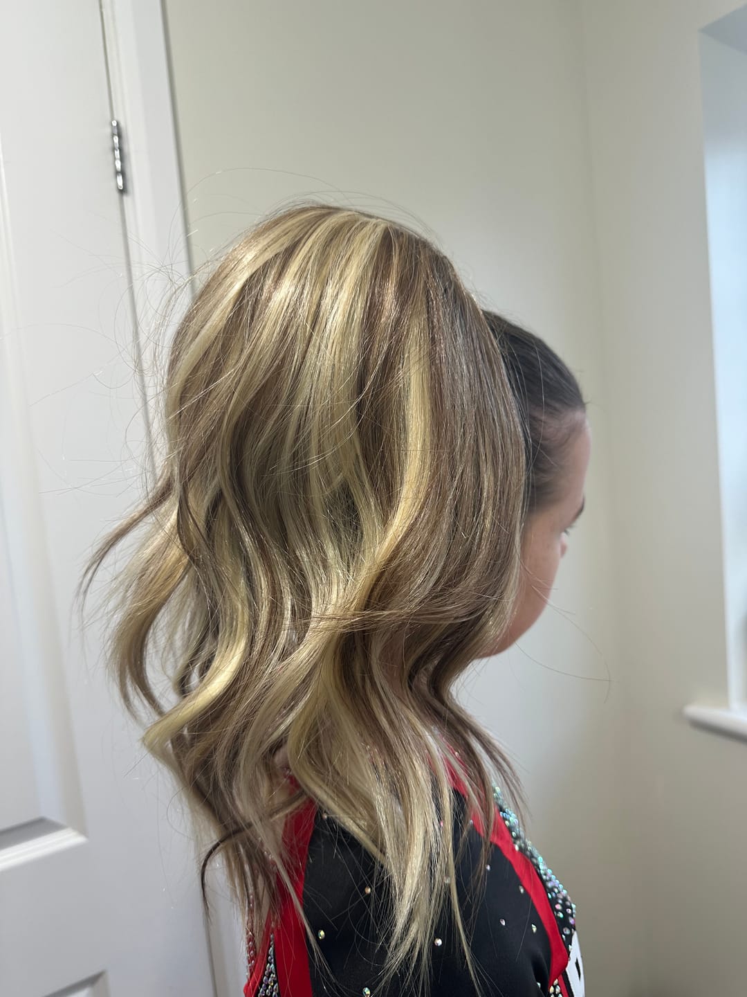 Customer photo review of Stranded Medium Wand Wave Clip-in Ponytail - Colour #6/16/613 Safari Sunset
