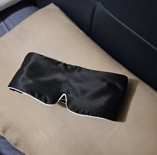 Customer photo review of Masque enveloppant Pillow en soie Skincare infusé au cuivre