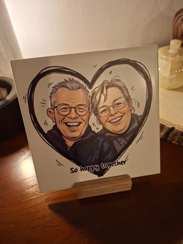 Customer photo review of Vrolijke Karikatuur Hart Tegel – Jouw Foto als Expressieve Karikatuur
