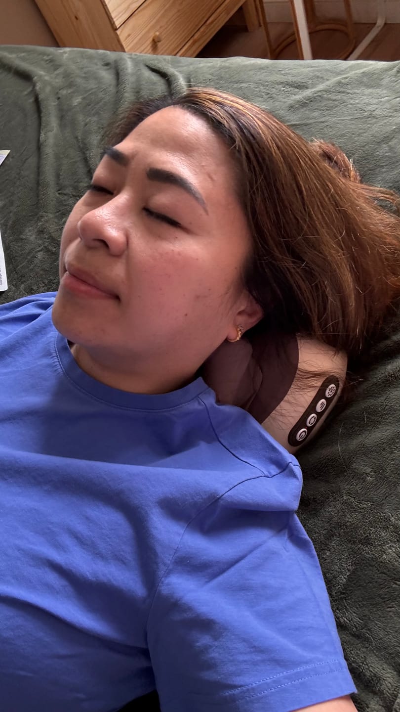 Customer photo review of HiZoo - Neck & Shoulder Massager