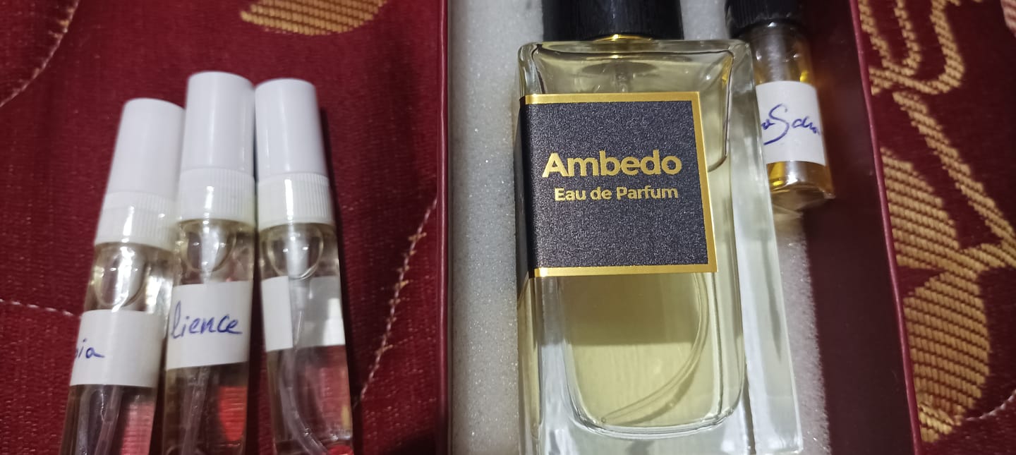 Customer photo review of Discovery Set (10 échantillons de 5 ml) : Collection "Unnamed Emotions"