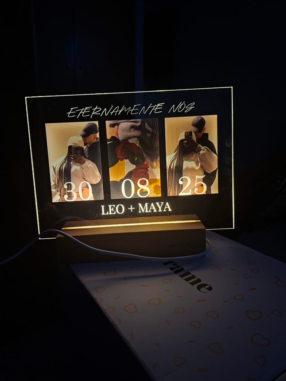 Customer photo review of Placa c/ 3 Fotos & Data Personalizada